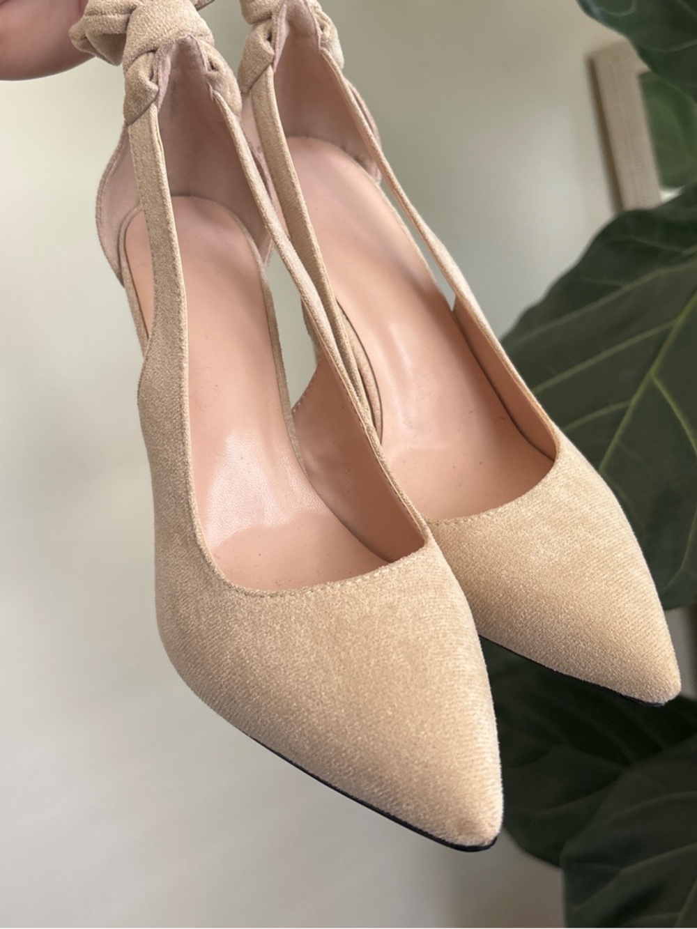 Bow tie Cream Pumps - Picture 4 of 8